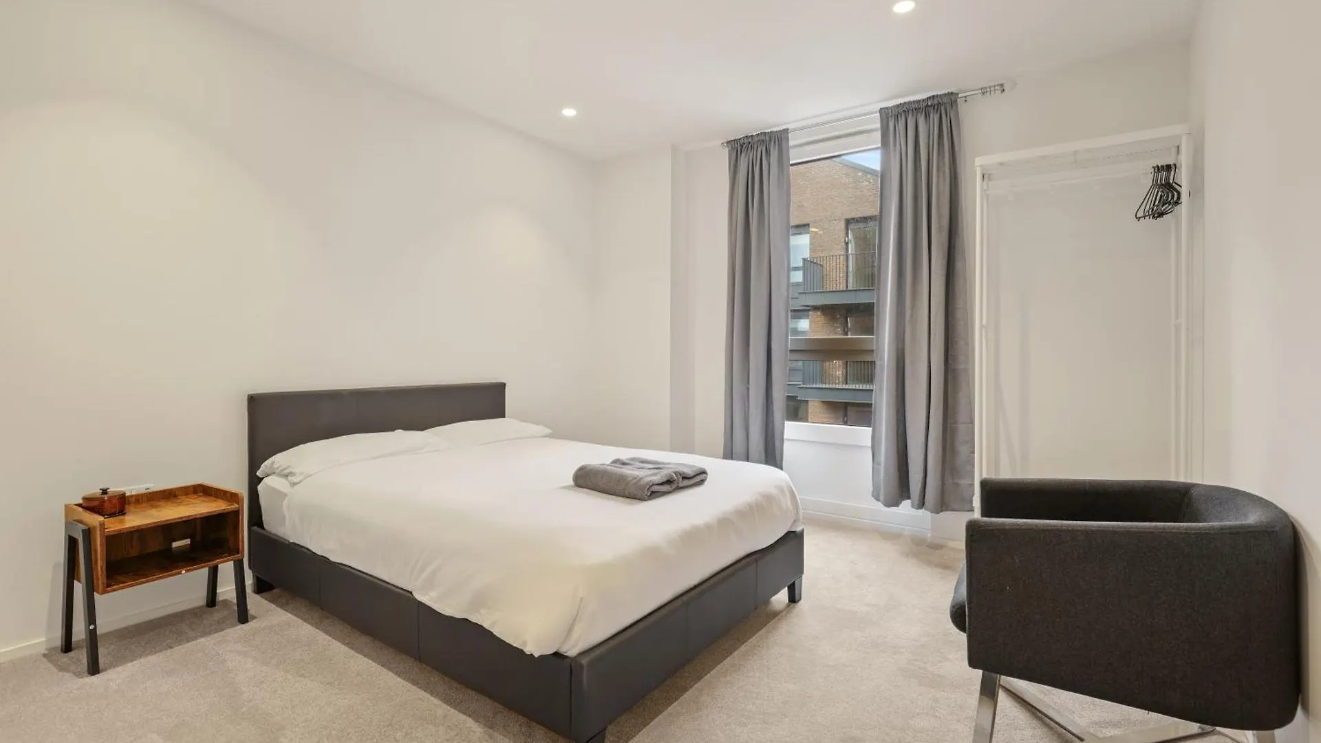 Apartment Excel Riverside 2 Bed London