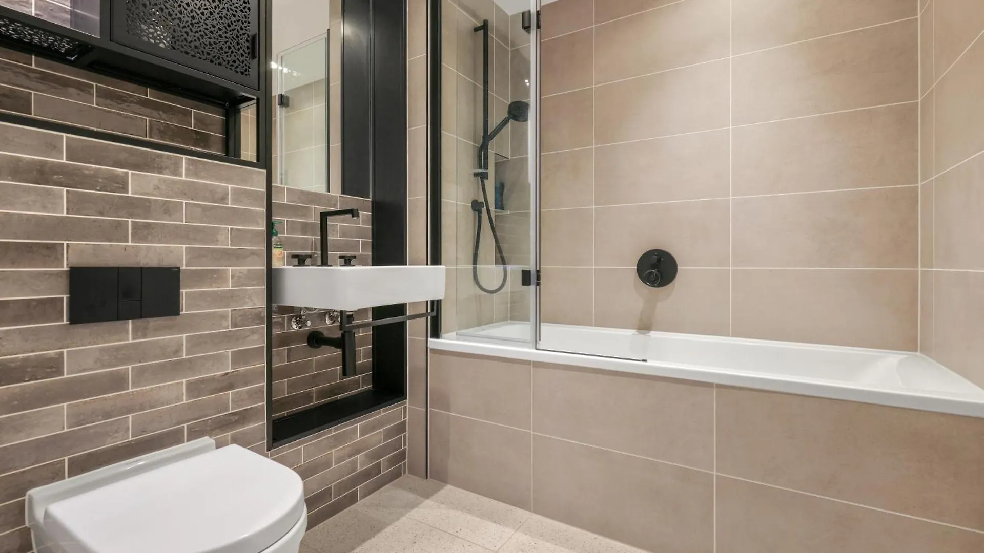 Excel Riverside 2 Bed London Apartment